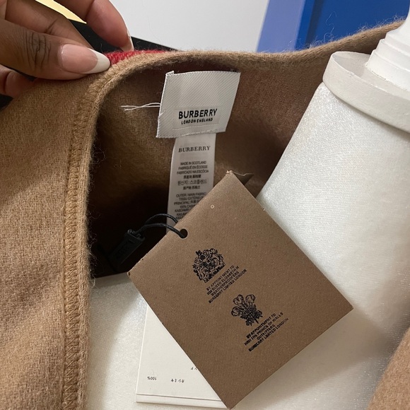 NWT - Burberry Wool Reversible Cape - Picture 5 of 8